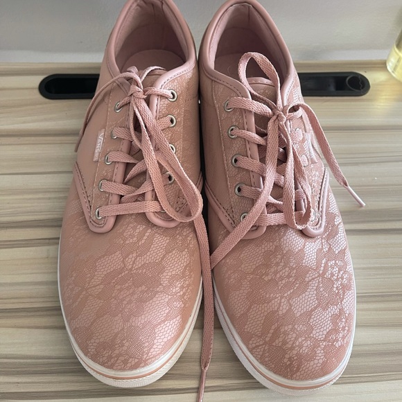 Pink faux lace vans - Picture 1 of 3
